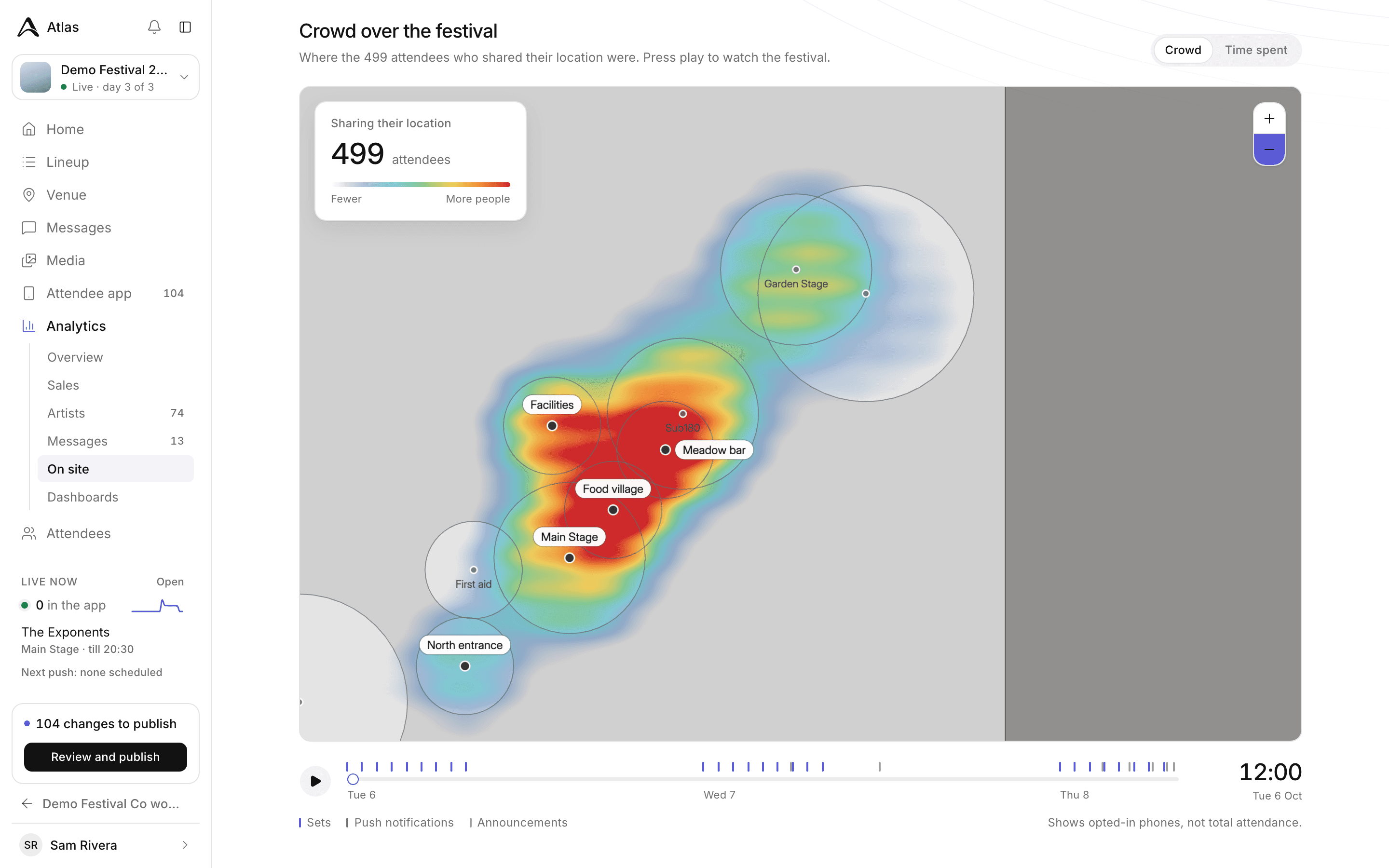 A crowd heatmap of the festival site with stage labels, a legend showing 499 attendees sharing their location, and the three-day timeline with its play button.